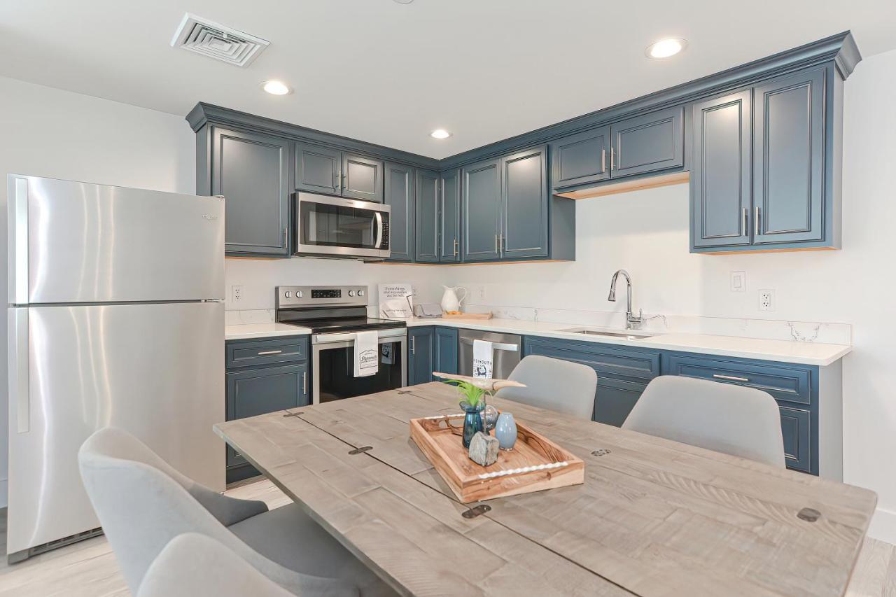 Downtown Plymouth Waterfront Luxury Condos エクステリア 写真