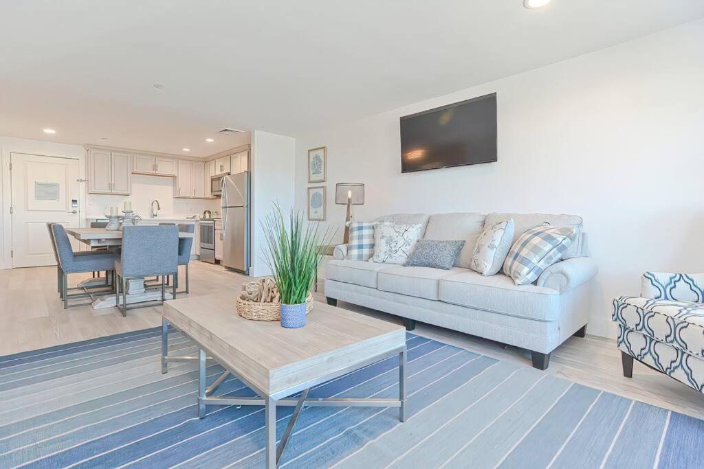 Downtown Plymouth Waterfront Luxury Condos エクステリア 写真