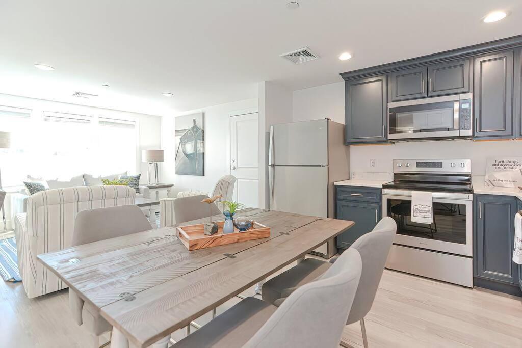 Downtown Plymouth Waterfront Luxury Condos エクステリア 写真