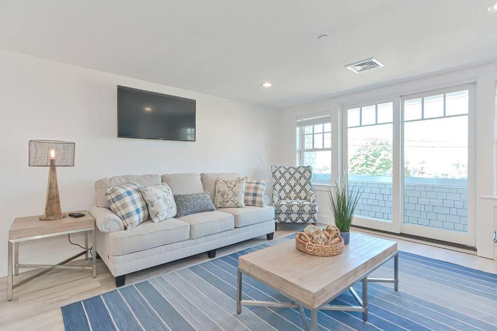 Downtown Plymouth Waterfront Luxury Condos エクステリア 写真
