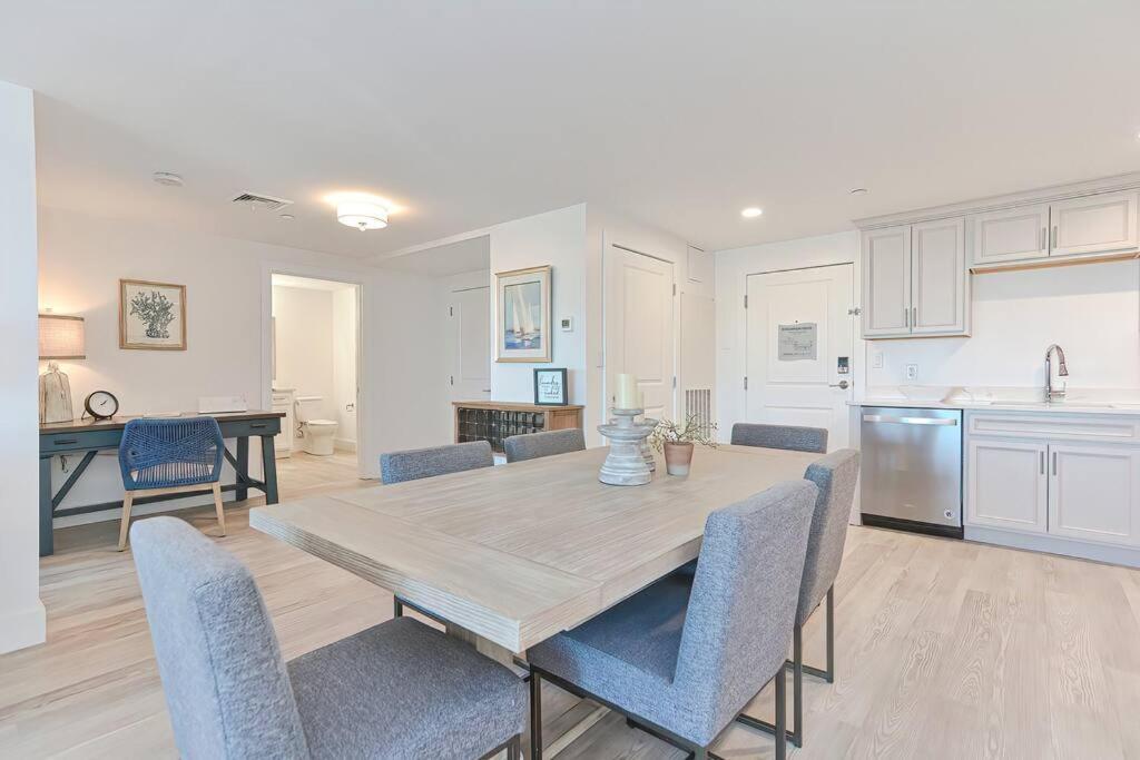 Downtown Plymouth Waterfront Luxury Condos エクステリア 写真